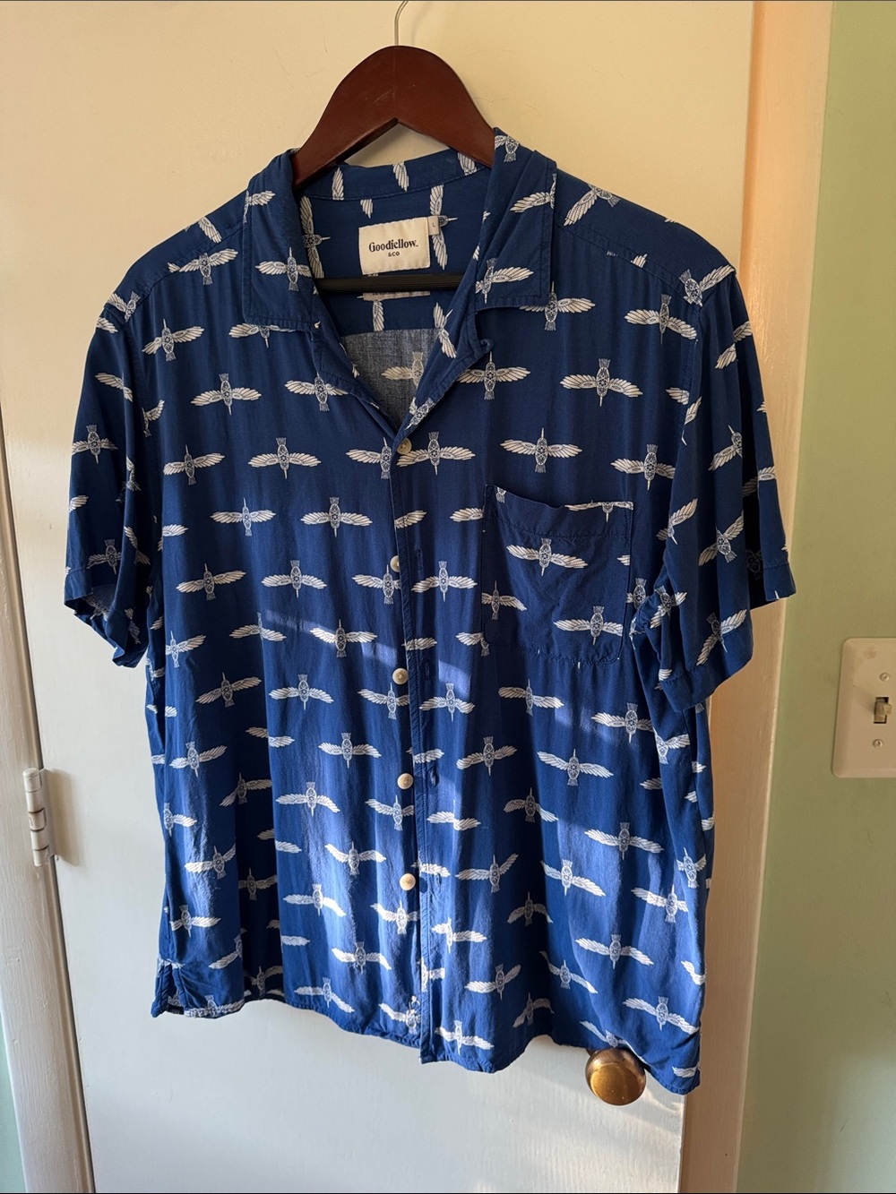 Goodfellow & Co Navy Blue Short-Sleeve Button-Down with White Bird Print